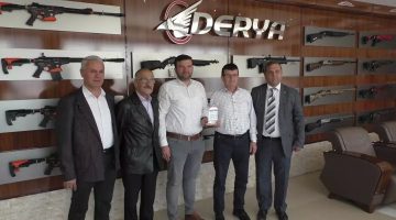 İhracaat rekortmeni Derya Silah’a plaket