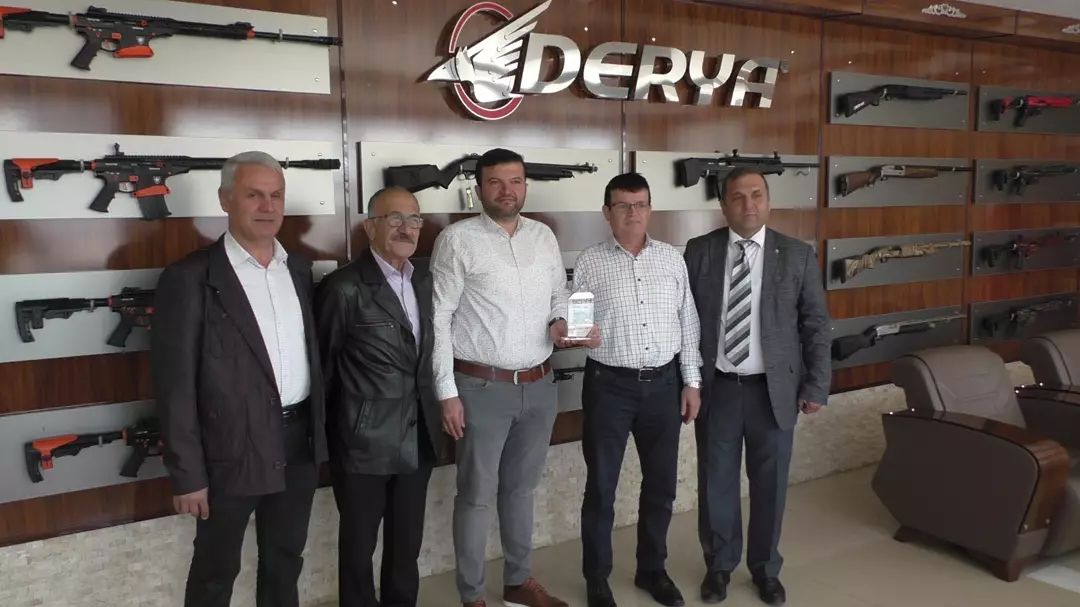 İhracaat rekortmeni Derya Silah’a plaket