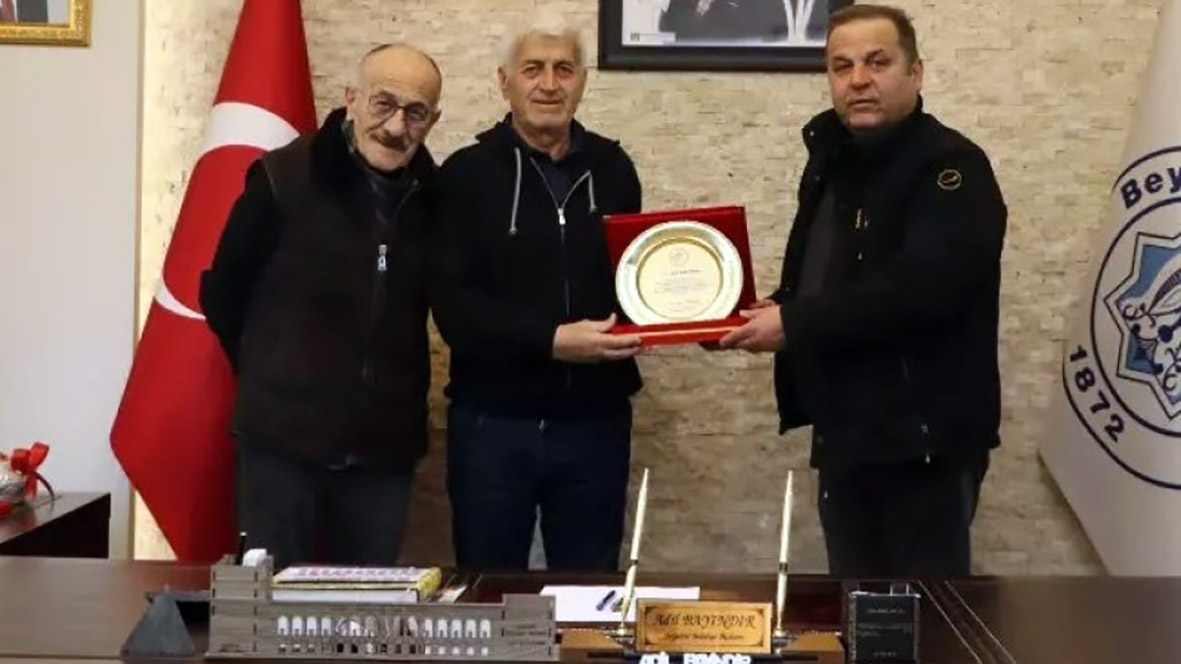 Vergi şampiyonu Akkanat’a teşekkür plaketi