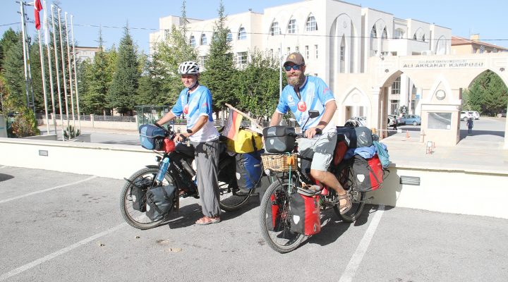 Asya turuna çıkan bisiklet tutkunu Alman sağlıkçı çift Beyşehir’de  